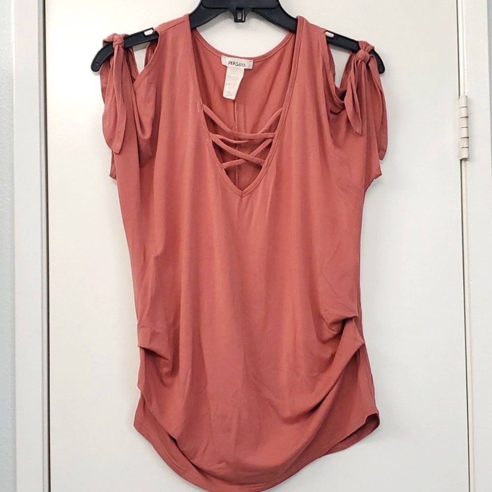 Persaya Small Cold-shoulder shirt with elbow length sleeves